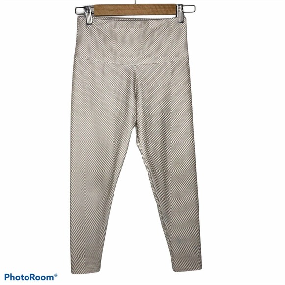 Onzie Flow Small Gold Fishnet Leggings Cropped - Picture 2 of 5